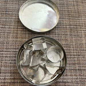 Vintage 6 Piece Fox Run Metal Cookie Cutters in Tin Container